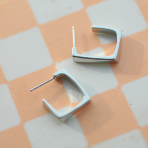 Sasha Studs